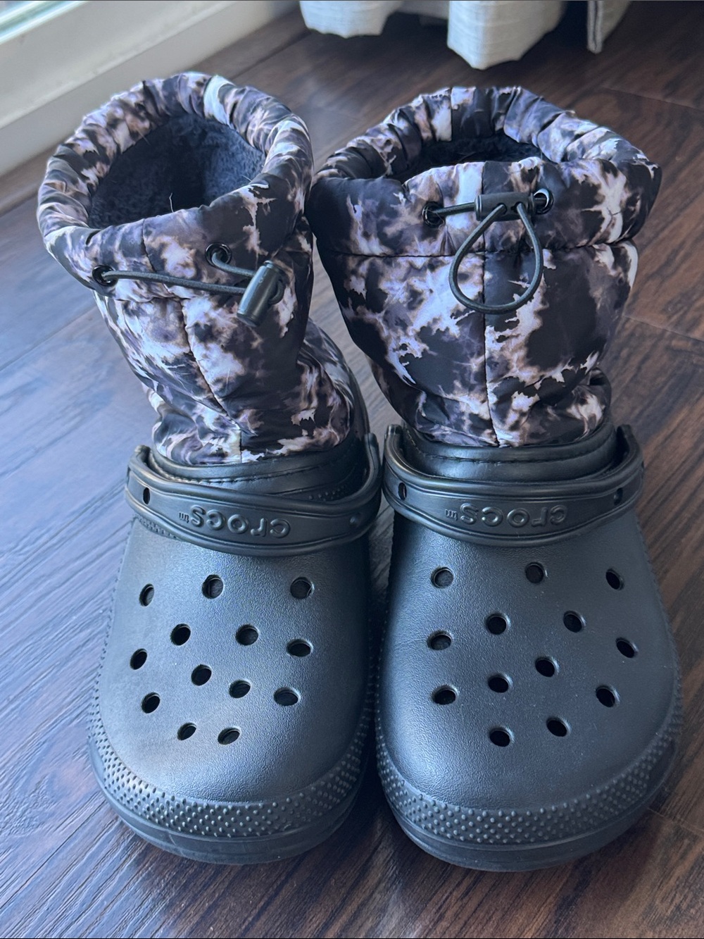 CROCS Black Tie-Dye Insulated Ankle Boot Clogs
